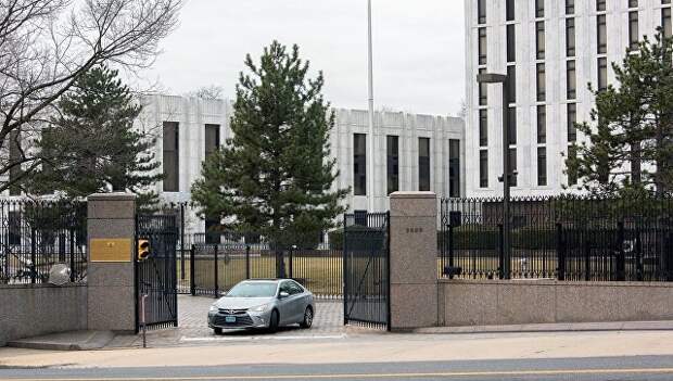 Российское посольство призвало Вашингтон "обуздать подопечных"