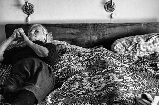 Внучка отсняла один день из жизни бабушки и поразилась ее энергии бабушка, деревня, ферма