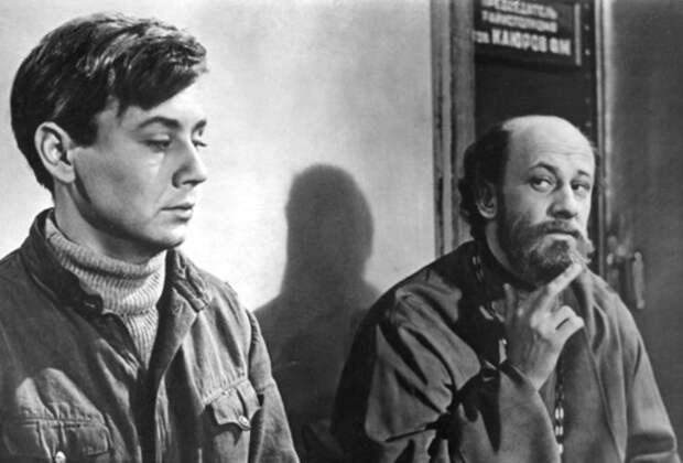 Олег Табаков и Евгений Евстигнеев в фильме *Молодо-зелено*, 1962 | Фото: kino-teatr.ru Олег Табаков и Евгений Евстигнеев в фильме *Молодо-зелено*, 1962 | Фото: kino-teatr.ru
