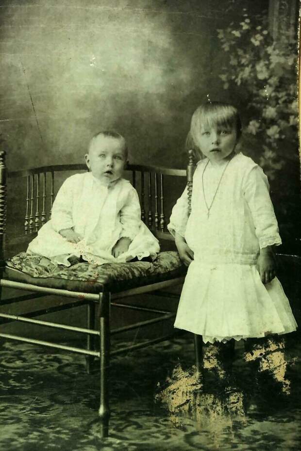 34. "Мой дедушка с сестрой"