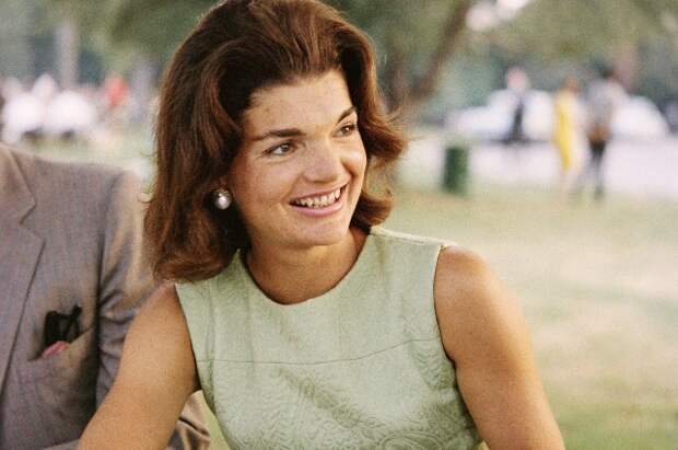 Бьюти-дайджест: от секрета ухода за кожей Джеки Кеннеди до лака с ароматом пиццы