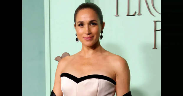 Меган Маркл в платье с декольте посетила благотворительный гала-вечер