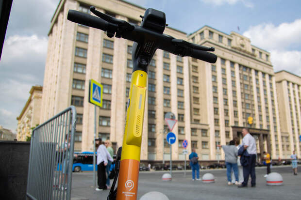 Какие штрафы для самокатов и велосипедистов предложили ввести в России