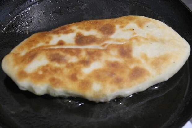 Пирожки тонкие с картошкой. Постная кухня, но я такие пирожки готов есть каждый день, 365 раз в году - такие вкусные...