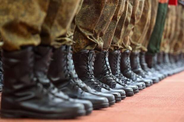 Иностранцев-контрактников запретили выдворять из России