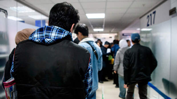 Мигрантам могут ужесточить медосмотр перед въездом в Россию