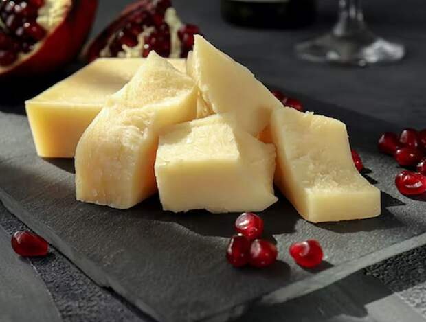 Врач Мясников предупредил о болевом эффекте сыра