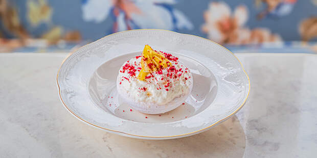 4 рецепта блюд из ревеня от российских шефов