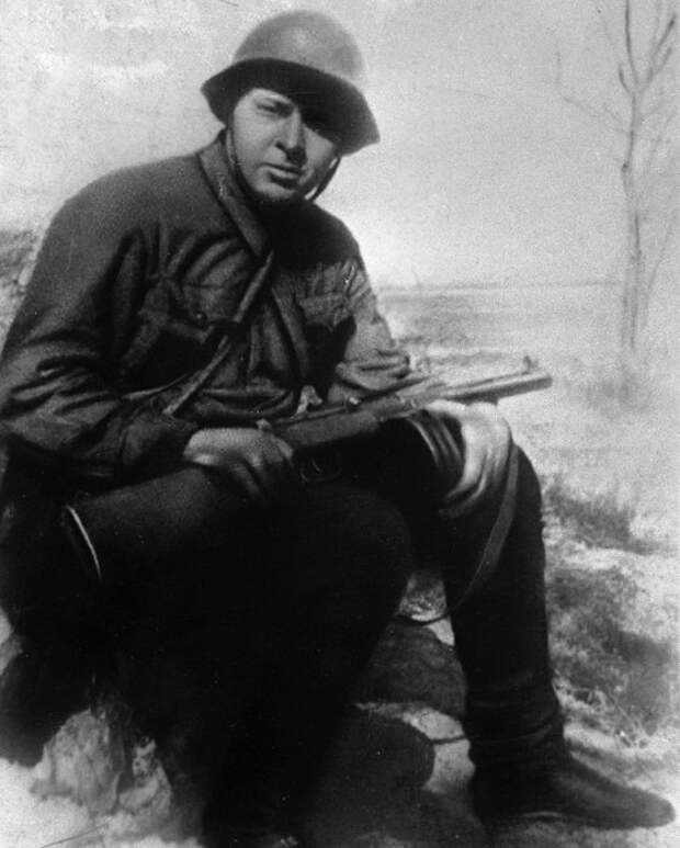 Аркадий Петрович Гайдар (настоящая фамилия – Голиков; 1904-1941,) – советский детский писатель и киносценарист, журналист, военный корреспондент./Фото: news.kpnemo.eu Аркадий Петрович Гайдар (настоящая фамилия – Голиков; 1904-1941,) – советский детский писатель и киносценарист, журналист, военный корреспондент./Фото: news.kpnemo.eu