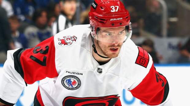 «Каролина» проиграла «Оттаве», несмотря на гол Свечникова