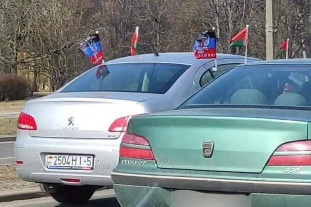 В Беларуси продолжают сидеть на двух стульях