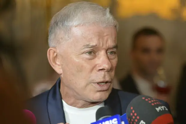 Олег Газманов ответил врагам, травившим его дочь и жену