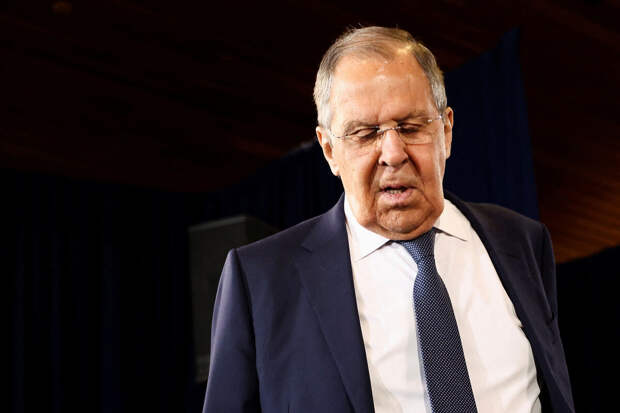 Лавров: российские танкеры с нефтью как двигались по морю, так и двигаются