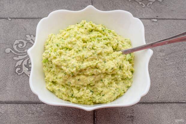 Овощные оладьи всегда встречали в моей семье довольно прохладно, дети частенько отказывались есть. Но когда я попробовала приготовить вафли из капусты – блюдо вызвало настоящий фурор.-7