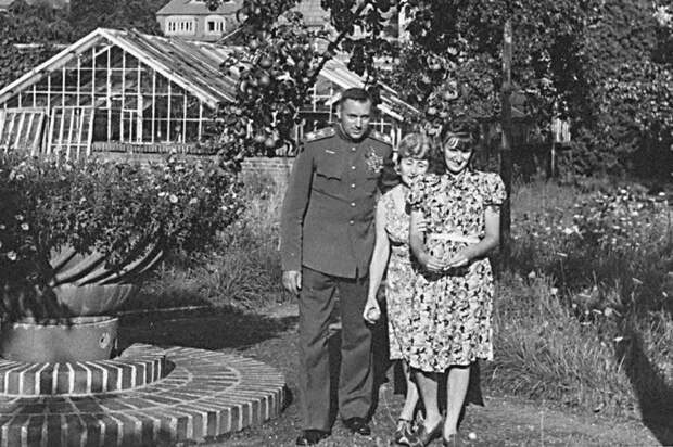 Константин Рокоссовский с женой и дочерью. / Фото: www.rg.ru Константин Рокоссовский с женой и дочерью. / Фото: www.rg.ru