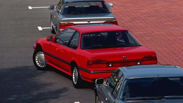 Вспоминаем, когда появились первые автомобили с управляемой задней осью, и до чего дошел прогресс в наши дни