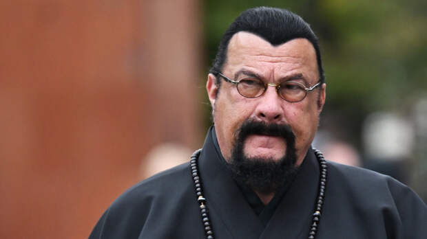 Стивен Сигал выставил на продажу особняк на Рублевке