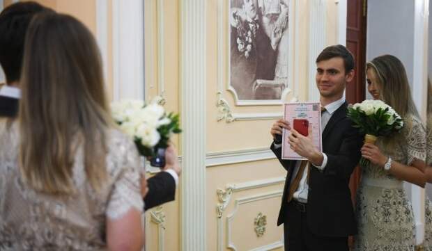 Брак москва. Улица Брусилова ЗАГС. Начальник управления ЗАГС Москвы 2022. ЗАГС 2021. Свадьба в правительстве Москвы апрель 2019.