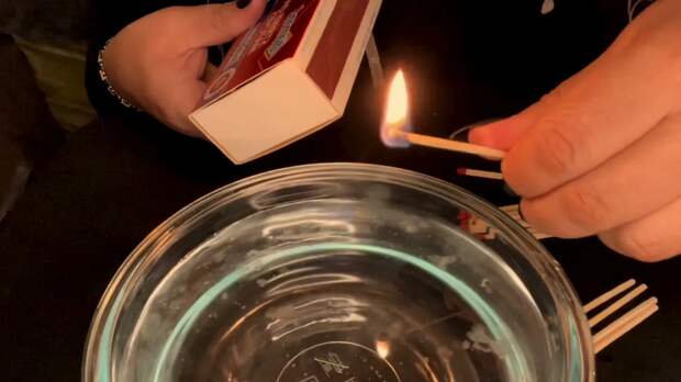 Стакан воды и коробок спичек (ритуал снятия сглаза)