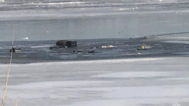 Полынья, в которую провалились мужчины / Фото: МЧС Алтайского края