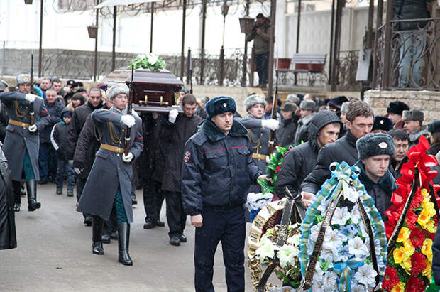 Дмитрия Маковкина похоронили 2 января на Димитровском кладбище Волгограда со всеми военными почестями