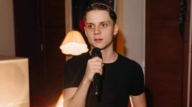 Ваня Дмитриенко рассказал, что воспитание в семье врачей повлияло на его личность: видео Super