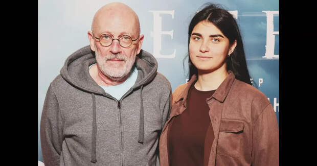 В сети появились подробности и видео с тайной свадьбы 61-летнего Александра Гордона и его 23-летней возлюбленной