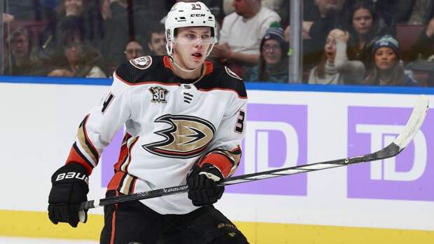 Гол и ассист Минтюкова помогли «Анахайму» обыграть «Виннипег»