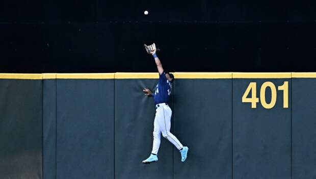 julio rodriguez robs fernando tatis home run