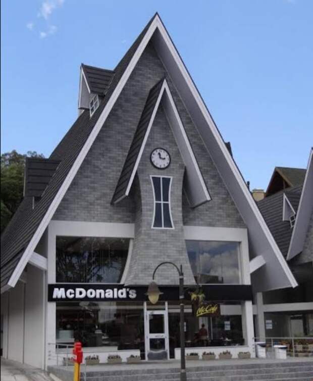 12 фото самых необычных зданий McDonald’s всего мира