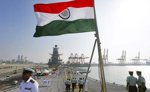 Индия быстро строит свой авианосец, а России и фрегаты уже не по силам