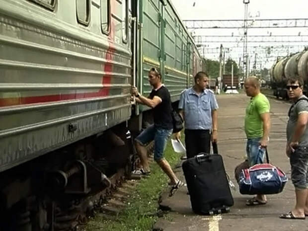 Четверо поездов. Приднестровье беженцы в товарных вагонах. Азербайджанские беженцы в товарных вагонах. Отменяются поезда в чур. Четверо в поезде.