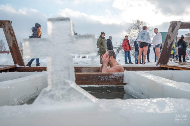 Тем, кто хочет окунуться в прорубь на Крещение, кардиолог посоветовал сначала пройти ЭКГ