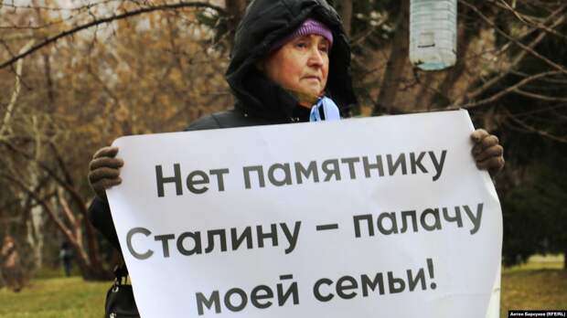 Фото открытых источников Любопытно дело взглянуть. Многие после ознакомления замарывали строчки, вырывали страницы и съедали их прямо в архиве КГБ (ФСБ) под удивленные взгляды архивистов.