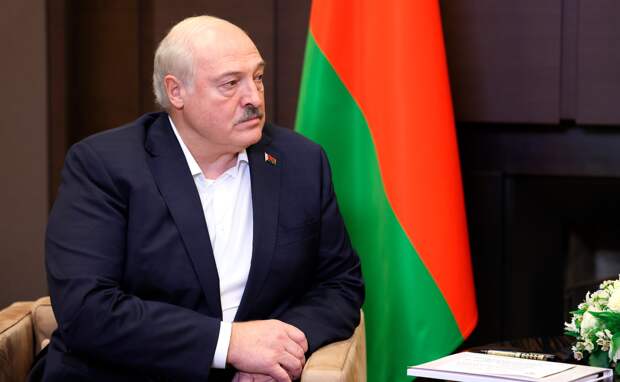Лукашенко приказал перевести всех силовиков страны на усиленный режим