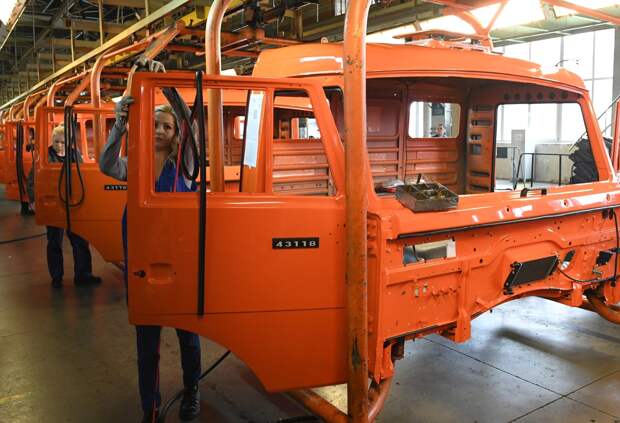 Российский автогигант сообщил о возможном переходе на трехдневную рабочую неделю