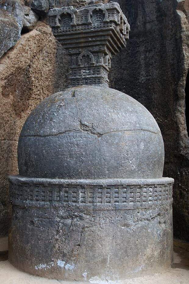 Пещерный буддистский монастырь Бхаджа (Bhaja caves)