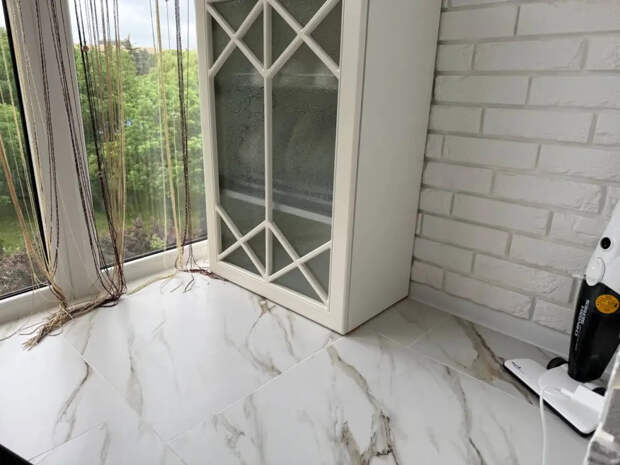 Протерла мебель остывшим чаем — и забыла про тряпку на три недели: метод из советского прошлого, который ставит в тупик современных хозяек