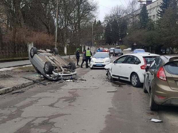 ДТП, в результате которого автомобиль перевернулся на крышу