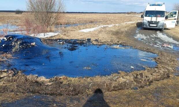 В деревне под Архангельском произошел разлив нефтепродуктов