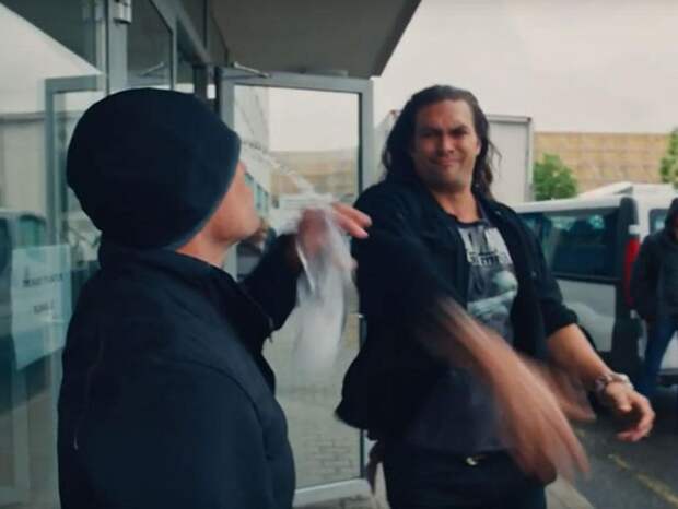 Борьба за экологию - дело непростое: шуточная выходка Джейсона Момоа всколыхнула Сеть