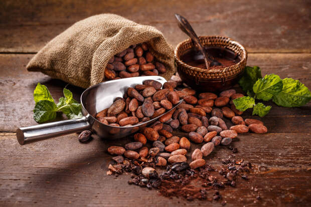 Фьючерсы какао рухнули до $7670 за тонну в Нью-Йорке на дефиците ликвидности