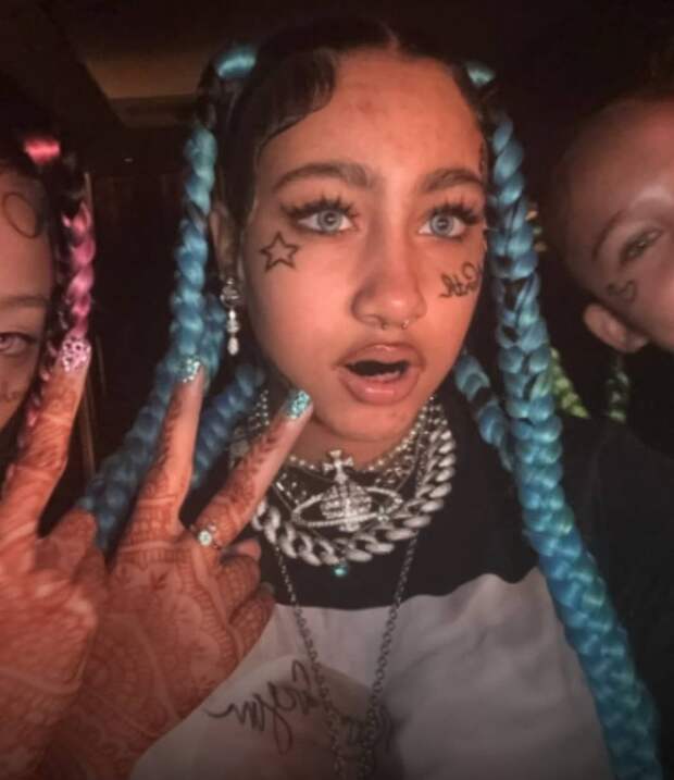 Дочь Канье Уэста и Ким Кардашьян не оставила маму без подарка.