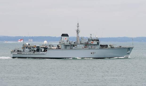 Фото: Royal Navy. Противоминные корабли Королевского флота, получившие тяжёлые повреждения. Сообщается, что они оба столкнулись на британской части базы ВМС в государстве Бахрейн. 