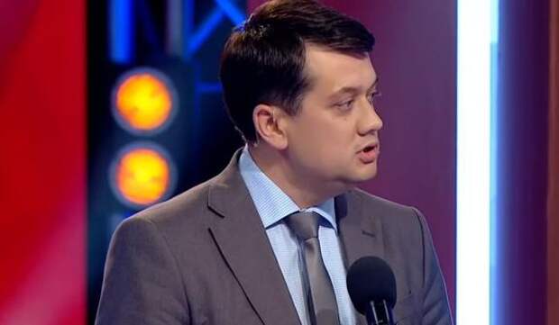 Лидер партии Зеленского отказался говорить на украинском языке