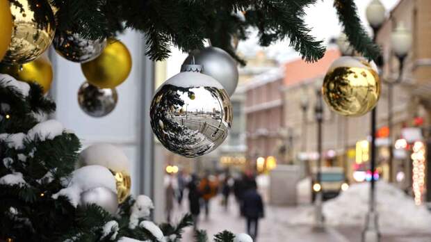 Много ли россиян планируют работать на новогодние праздники