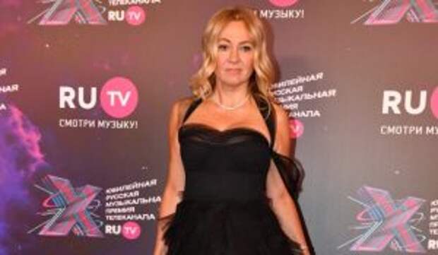 «Били!»: размахавшийся руками муж довел Рудковскую до слез