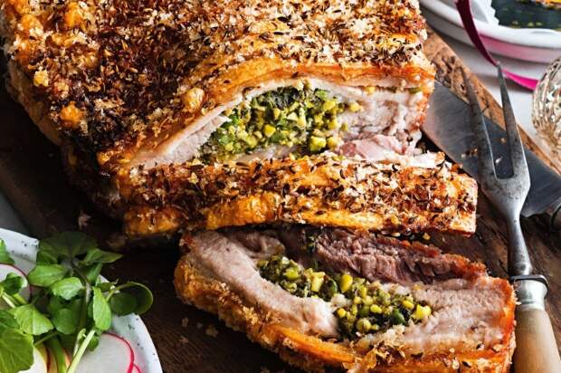 Свиной рулет с добавлением лука. \ Фото: taste.com.au.