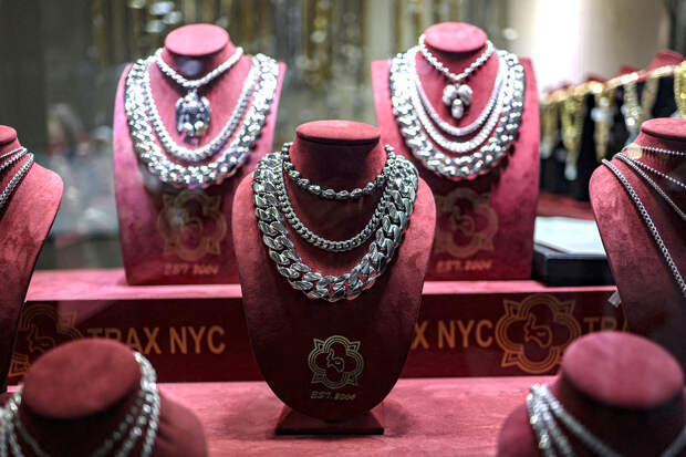 Мировые цены на серебро достигли максимума