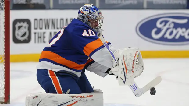 Варламов стал третьей звездой дня НХЛ